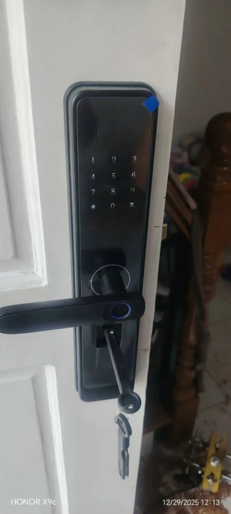 Automotive locksmith in Crystal Lake unlocking car doors and replacing lost car keys